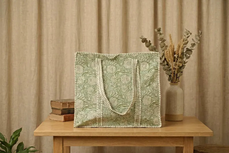 Handgemaakt Quilted Katoenen Tote Bag in Saliegroen Bloemen