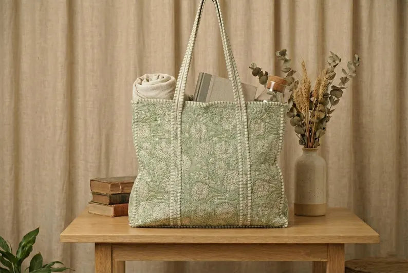 Handgemaakt Quilted Katoenen Tote Bag in Saliegroen Bloemen