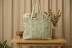 Handgemaakt Quilted Katoenen Tote Bag in Saliegroen Bloemen