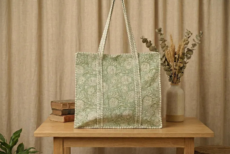 Handgemaakt Quilted Katoenen Tote Bag in Saliegroen Bloemen